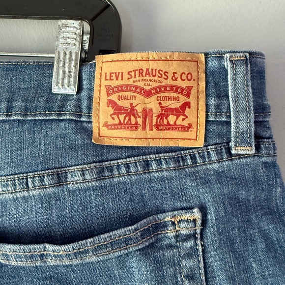 Levi’s Boyfriend Jeans – Distressed Medium Wash, Size 32 - Picture 6 of 6